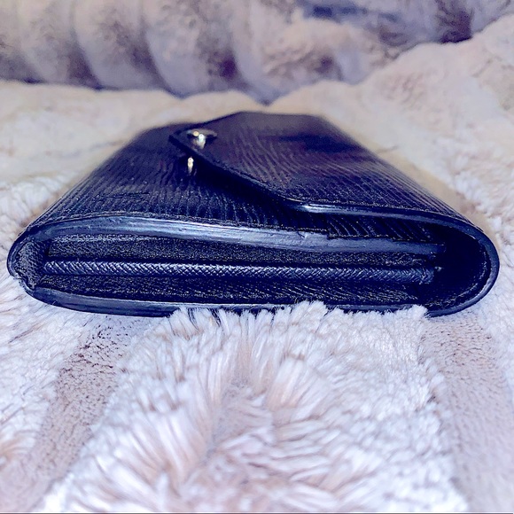 ❌ SOLD ❌ 
Authentic Louis Vuitton - Sarah Epi Wallet in black - Picture 8 of 10